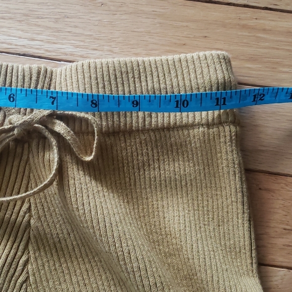 NWT Lullaby Club Alex Shorts in Mustard - Picture 4 of 6